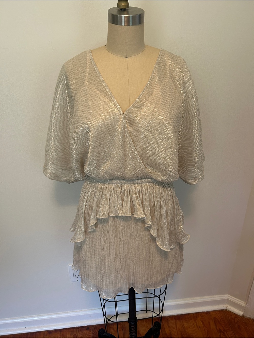 Lovestitch Sz Small Metallic Champagne Ruffle Peplum Mini Dress! So cute, NWT!!